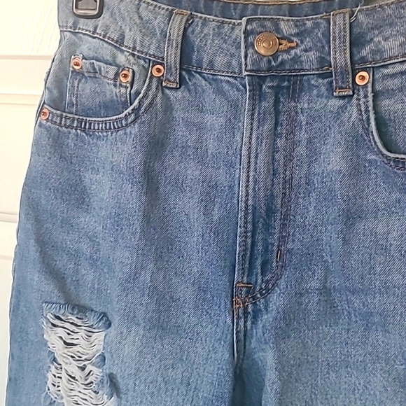 H&M distressed jean shorts - Picture 4 of 6